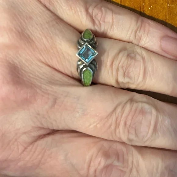 Avon blue topaz and Australian green lime sterling silver stamped ring - Picture 2 of 4